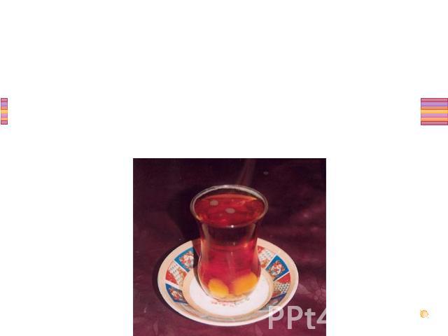 В Азербайджане чай пьют из особых стаканчиков, которые называются 