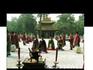Артисты воспроизводят древнюю сцену жертвоприношения Конфуцию