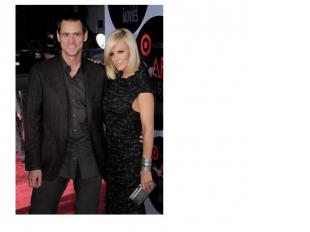 In December 2005, Carrey began dating actress and model Jenny McCarthy. They mad