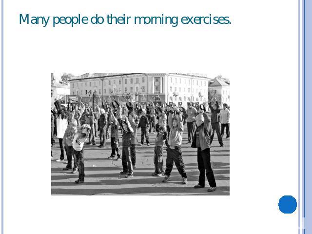 Many people do their morning exercises.